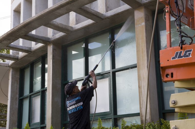 Remove Dirt, Stains, and Grimes from Commercial Buildings!